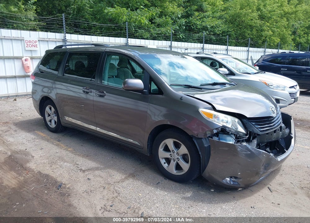 2013 TOYOTA SIENNA LE V6 8 PASSENGER VIN: 5TDKK3DC5DS280297