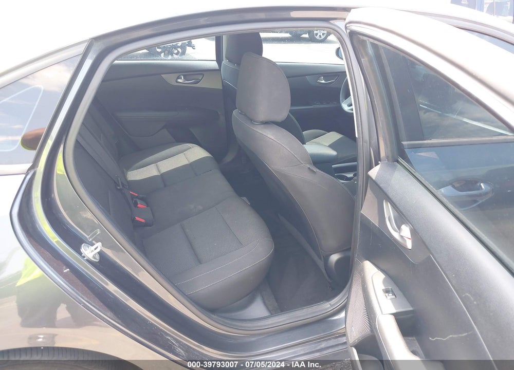 2019 KIA FORTE LXS VIN: 3KPF24ADXKE129595