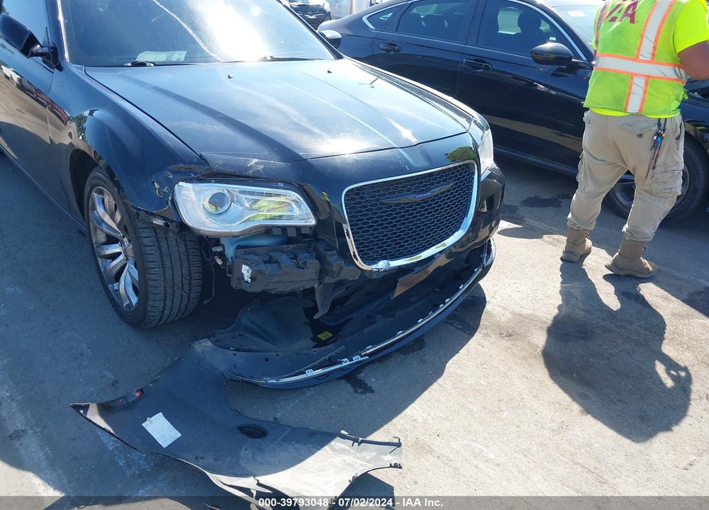2015 CHRYSLER 300 LIMITED VIN: 2C3CCAAG7FH920612