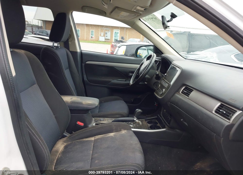 2018 MITSUBISHI OUTLANDER SE VIN: JA4AD3A36JZ032588