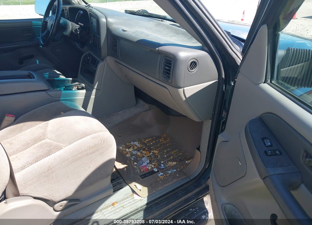 2003 CHEVROLET SUBURBAN 2500 LS VIN: 3GNGK26U03G187052