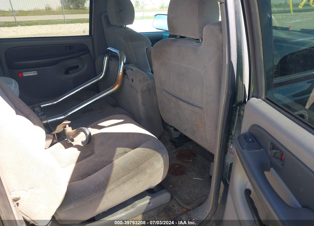 2003 CHEVROLET SUBURBAN 2500 LS VIN: 3GNGK26U03G187052