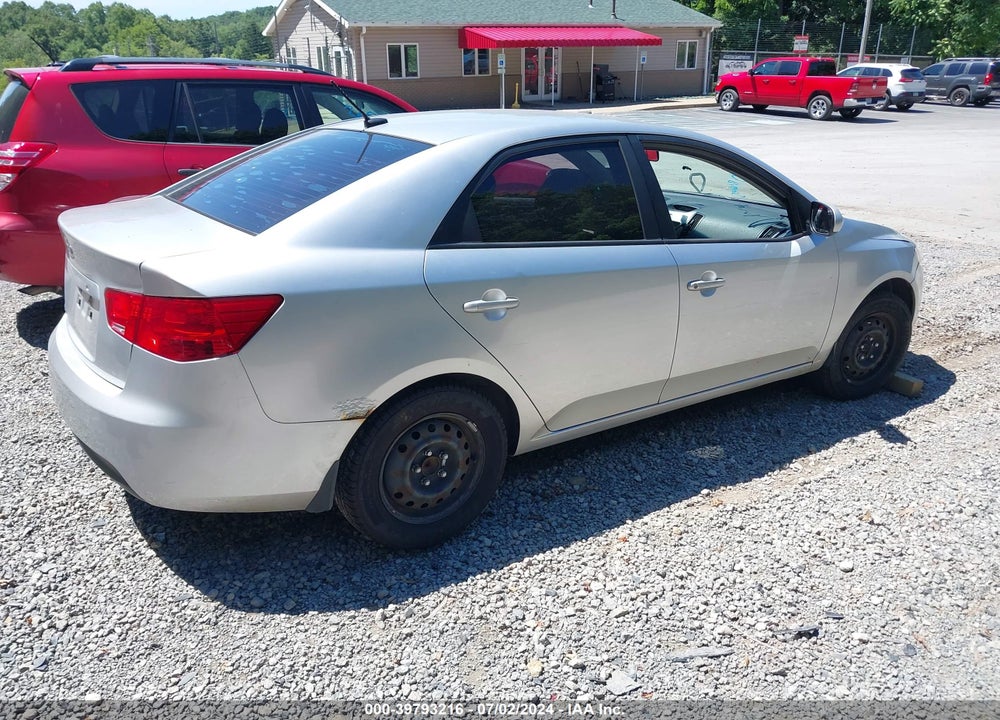 2010 KIA FORTE LX VIN: KNAFT4A21A5818072