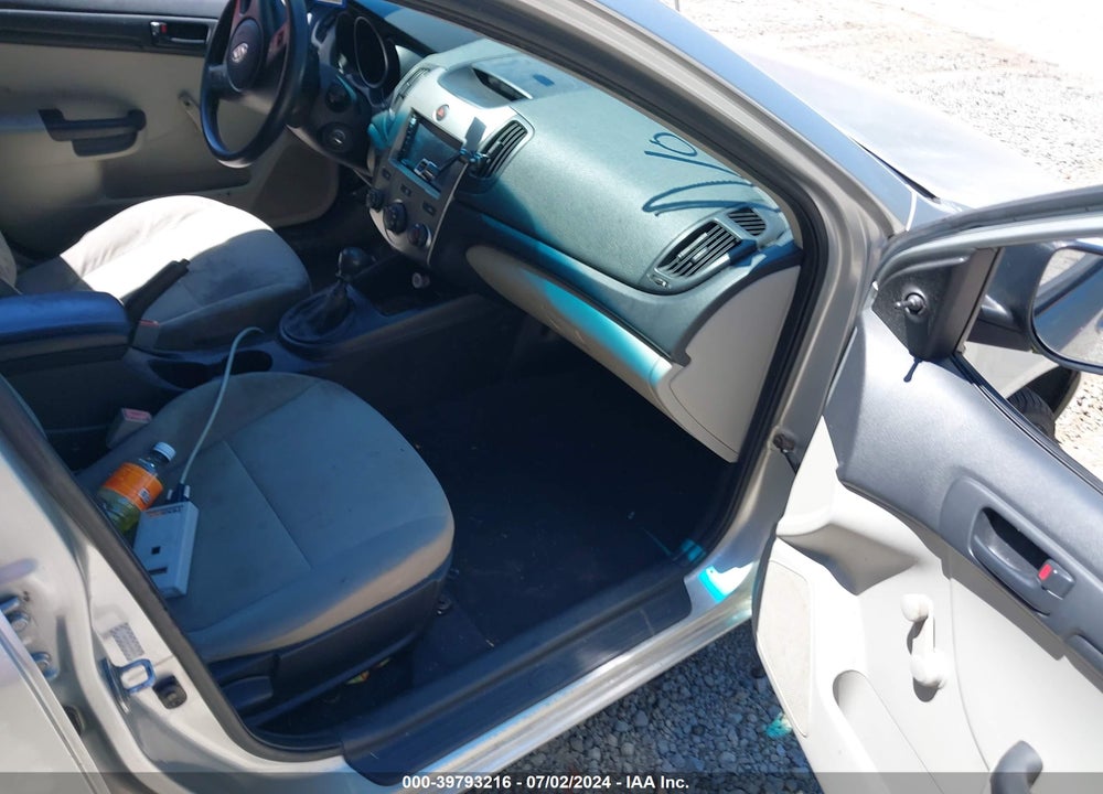 2010 KIA FORTE LX VIN: KNAFT4A21A5818072