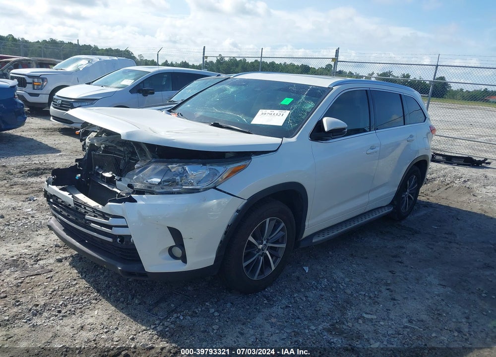 2018 TOYOTA HIGHLANDER XLE VIN: 5TDKZRFH8JS537634
