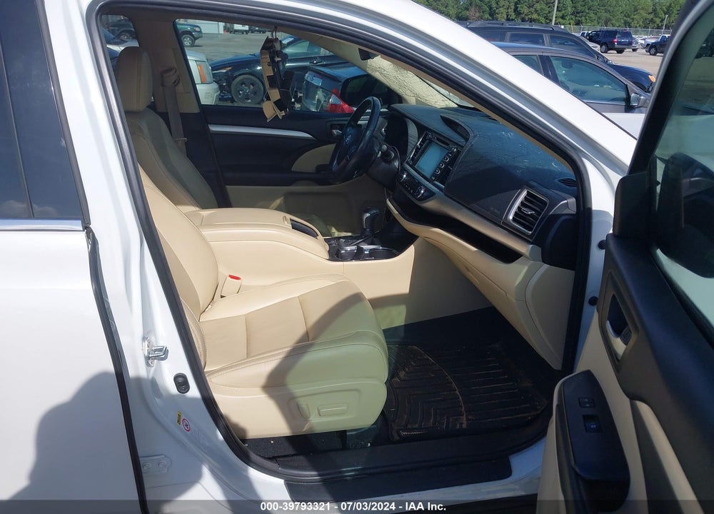 2018 TOYOTA HIGHLANDER XLE VIN: 5TDKZRFH8JS537634