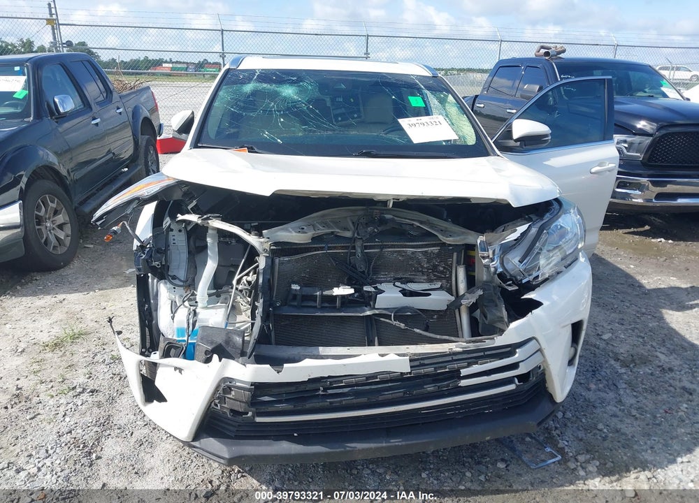 2018 TOYOTA HIGHLANDER XLE VIN: 5TDKZRFH8JS537634