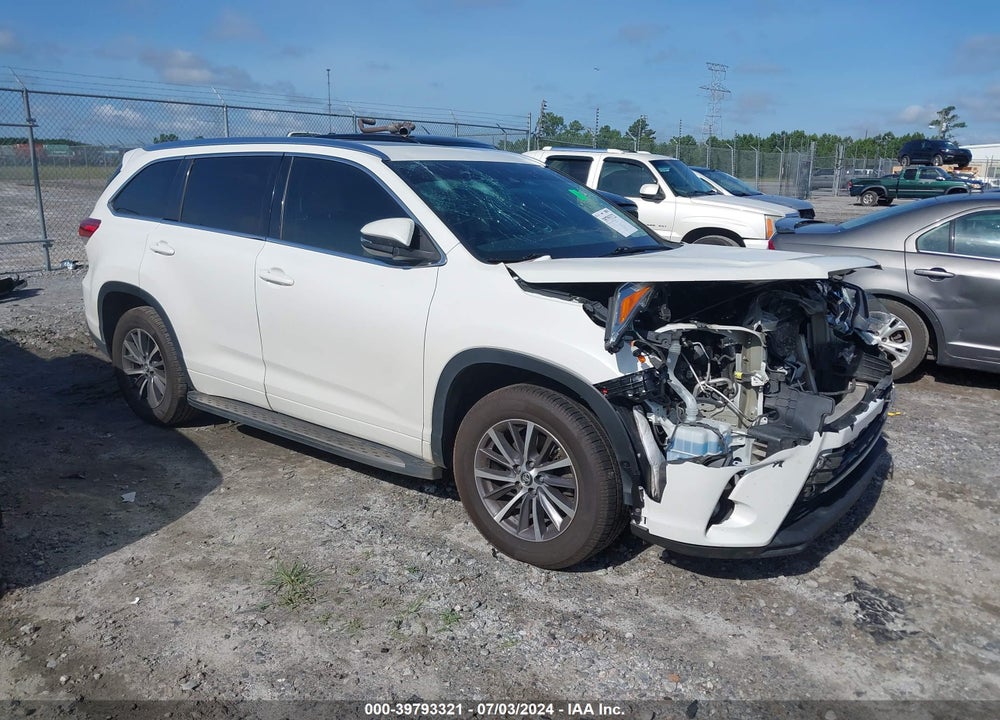 2018 TOYOTA HIGHLANDER XLE VIN: 5TDKZRFH8JS537634