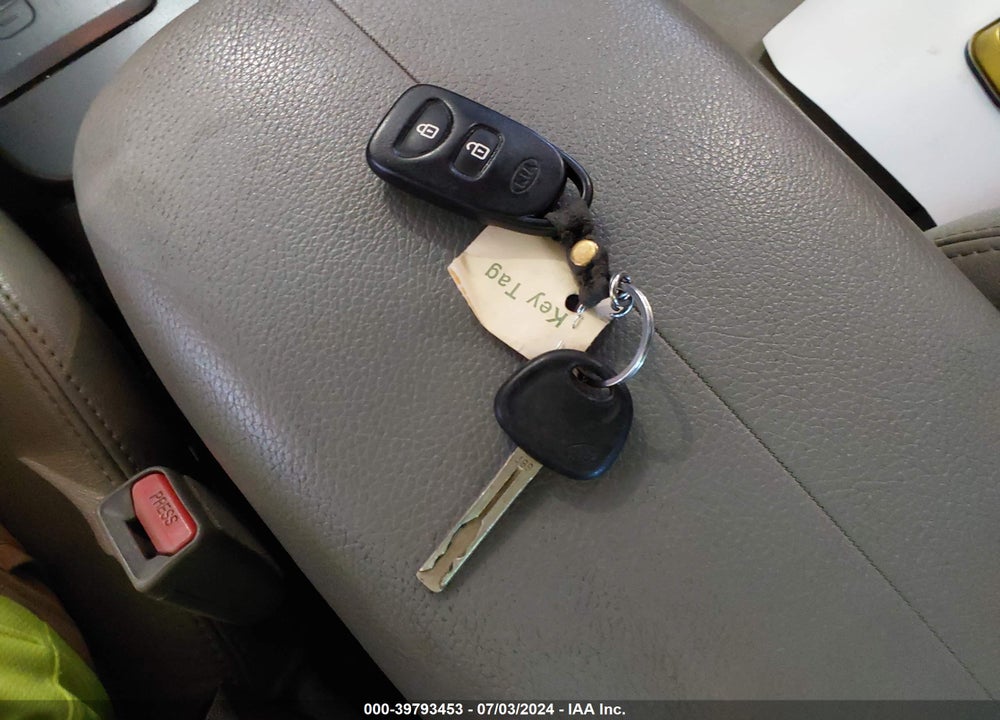 2012 KIA SORENTO LX V6 VIN: 5XYKTDA26CG270047