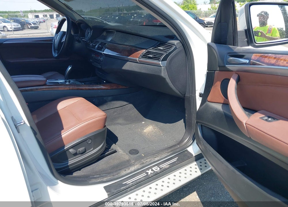 2013 BMW X5 XDRIVE35I/XDRIVE35I PREMIUM/XDRIVE35I SPORT ACTIVITY VIN: 5UXZV4C50D0E13017