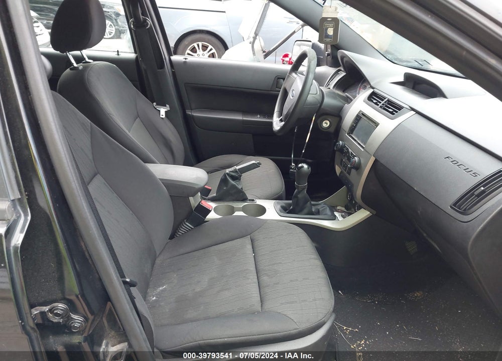 2011 FORD FOCUS SE VIN: 1FAHP3FN5BW125522