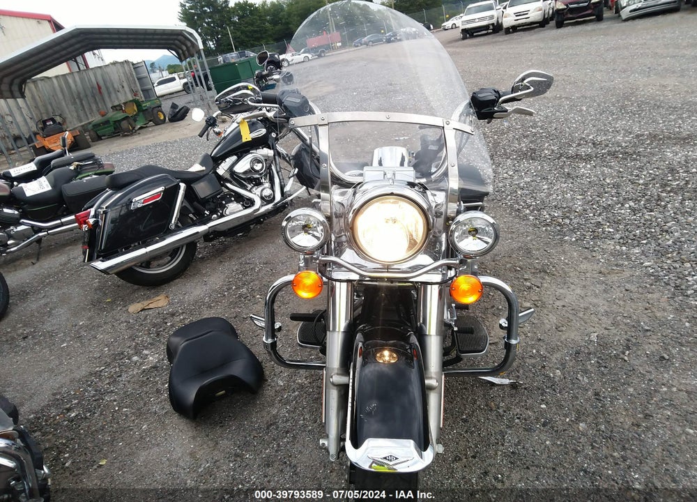 2017 HARLEY-DAVIDSON FLHR ROAD KING VIN: 1HD1FBC10HB619473
