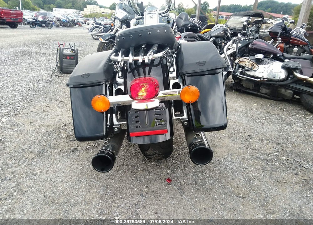 2017 HARLEY-DAVIDSON FLHR ROAD KING VIN: 1HD1FBC10HB619473