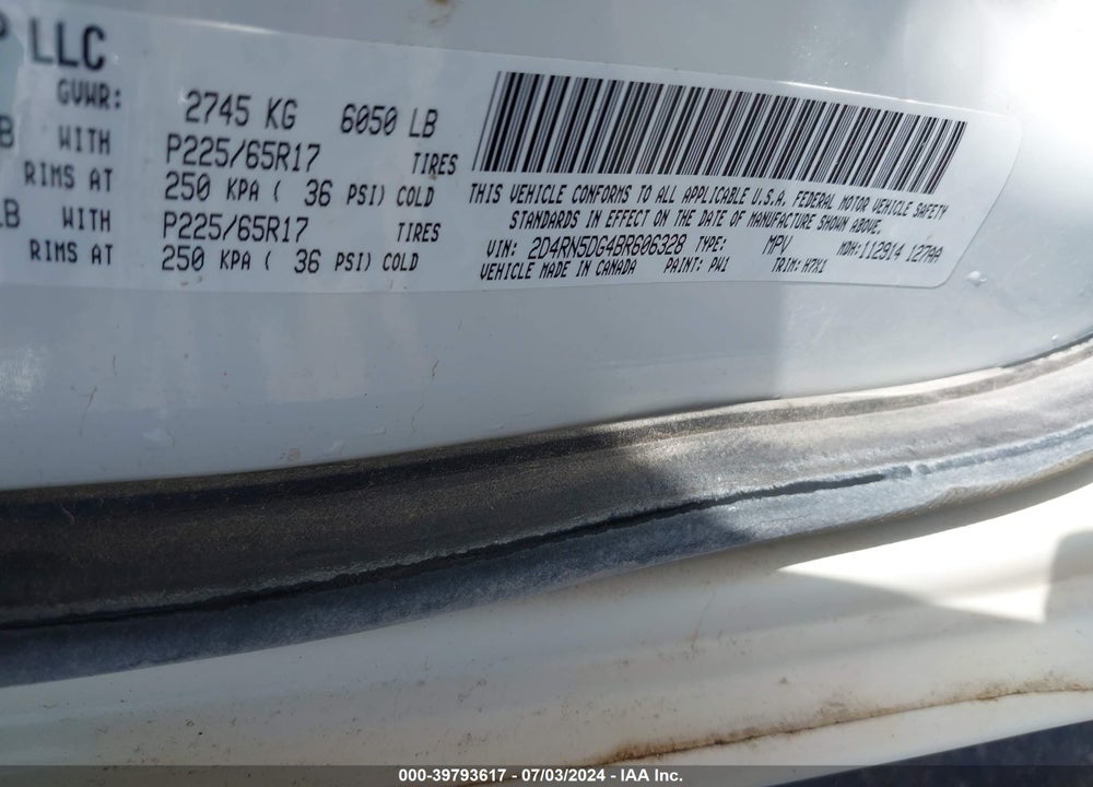 2011 DODGE GRAND CARAVAN CREW VIN: 2D4RN5DG4BR606328
