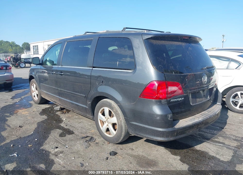 2011 VOLKSWAGEN ROUTAN SEL VIN: 2V4RW5DG3BR698595