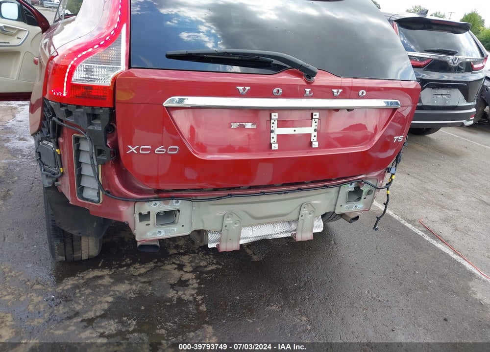 2015 VOLVO XC60 T5 PREMIER VIN: YV440MDK5F2711224