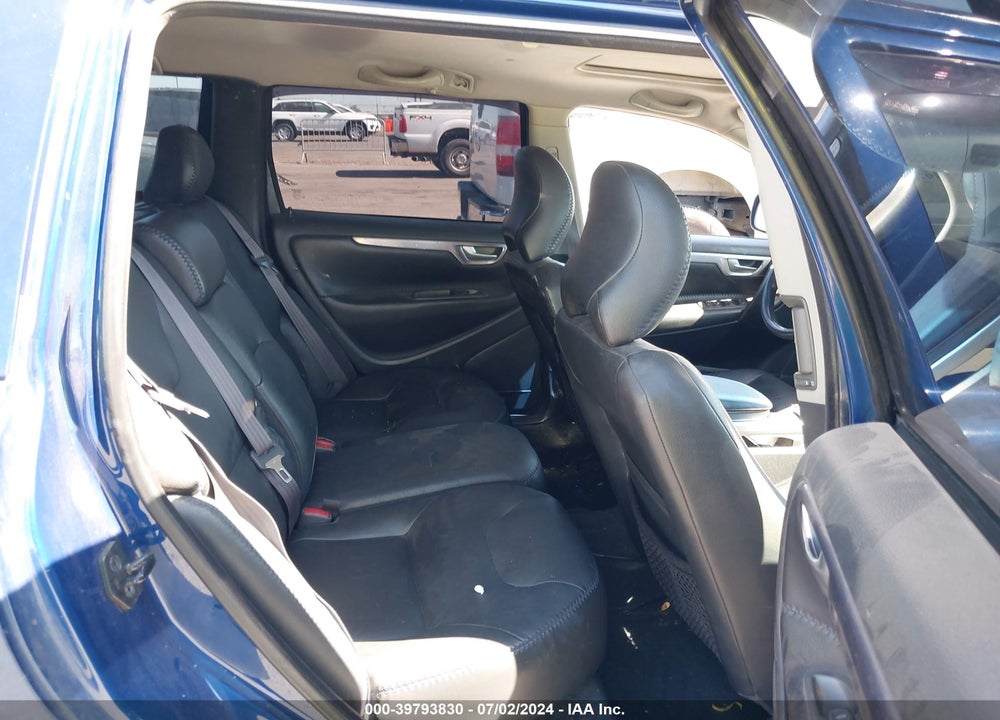 2002 VOLVO V70 XC VIN: YV1SZ58D321063524