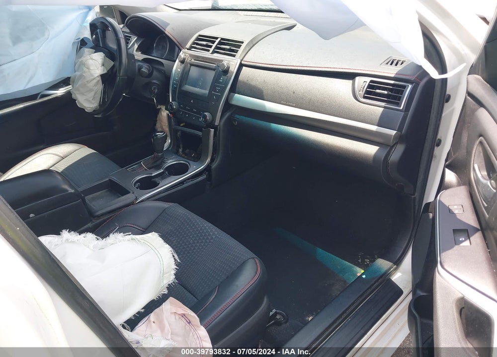 2015 TOYOTA CAMRY SE VIN: 4T1BF1FKXFU073525