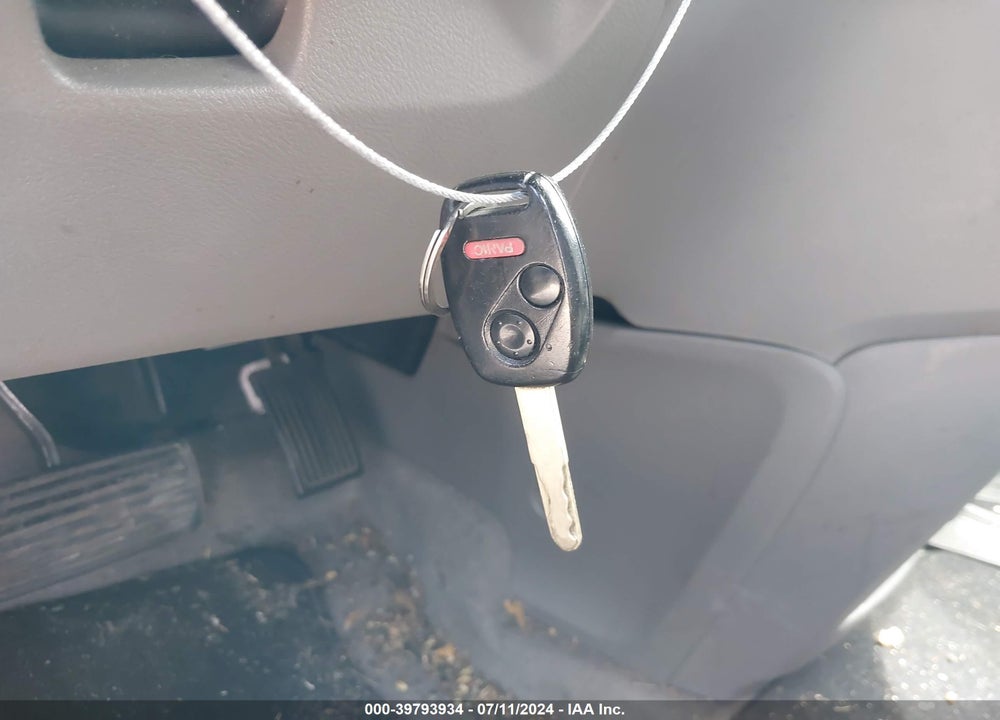 2007 HONDA CR-V LX VIN: JHLRE383X7C012838