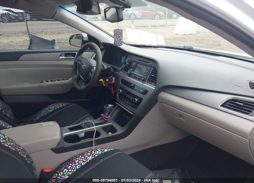 2015 HYUNDAI SONATA SE VIN: 5NPE24AF5FH188424