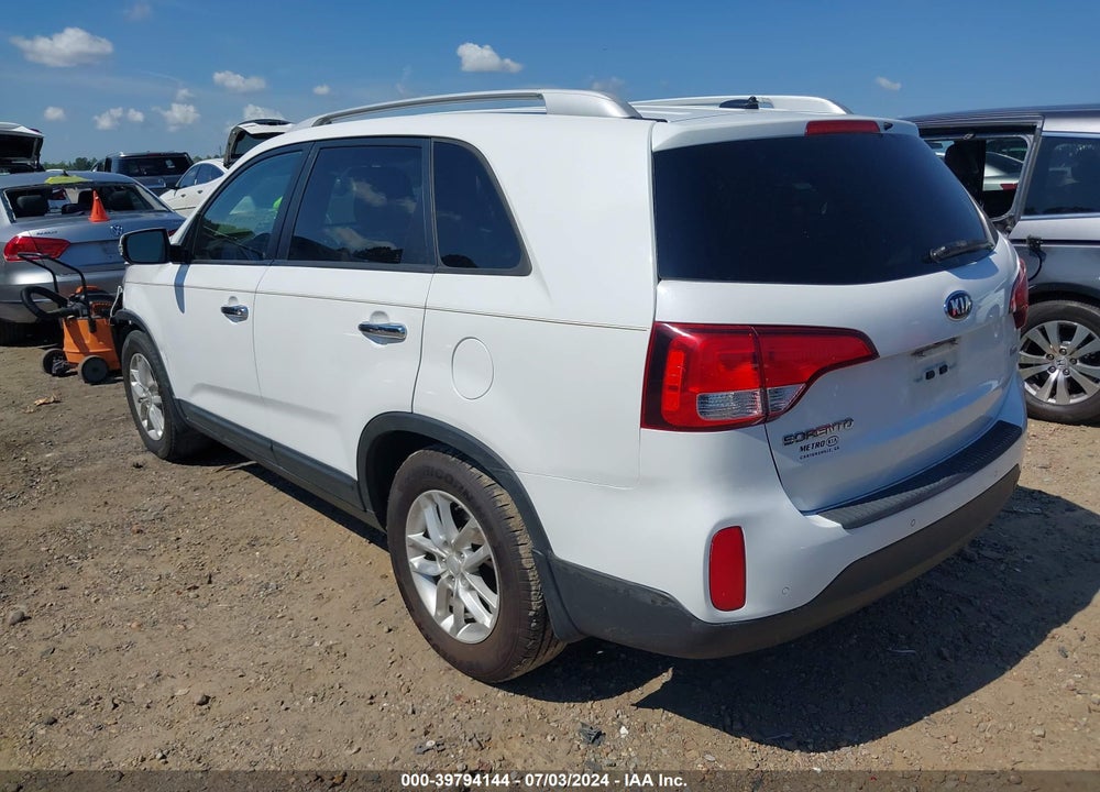 2015 KIA SORENTO LX VIN: 5XYKT4A68FG564119