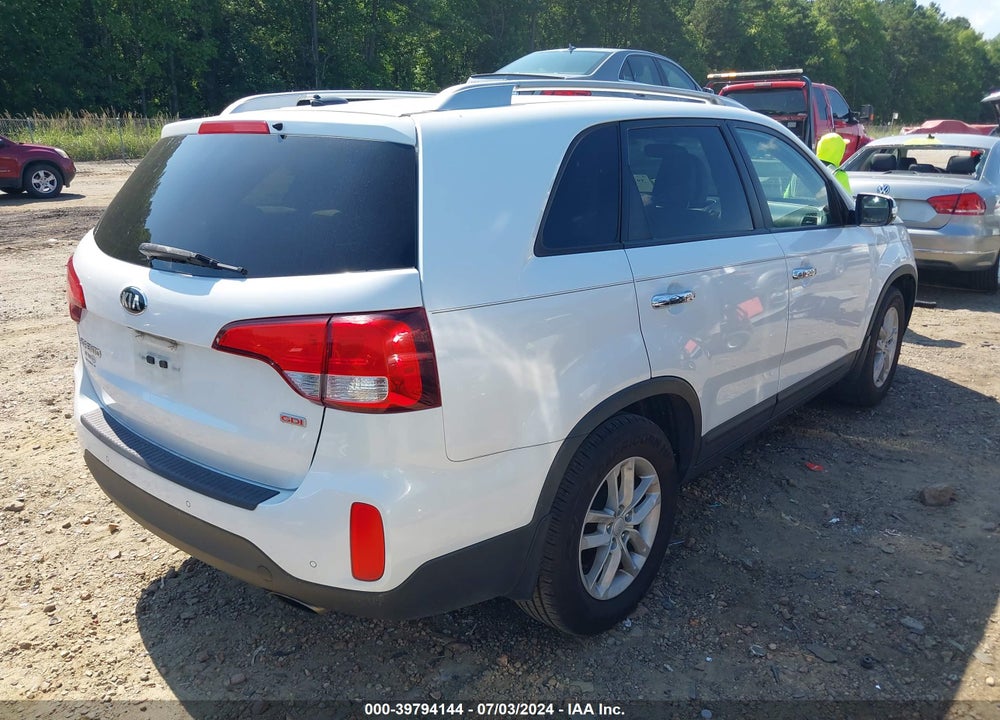 2015 KIA SORENTO LX VIN: 5XYKT4A68FG564119