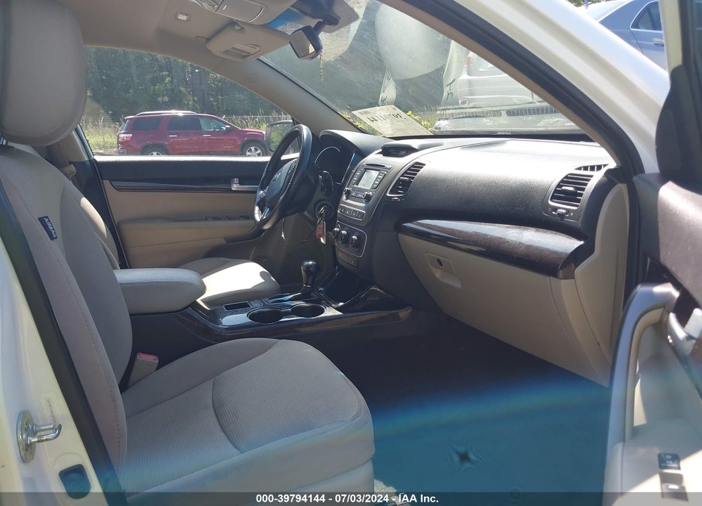 2015 KIA SORENTO LX VIN: 5XYKT4A68FG564119