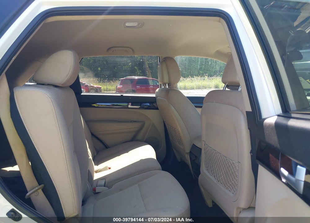 2015 KIA SORENTO LX VIN: 5XYKT4A68FG564119