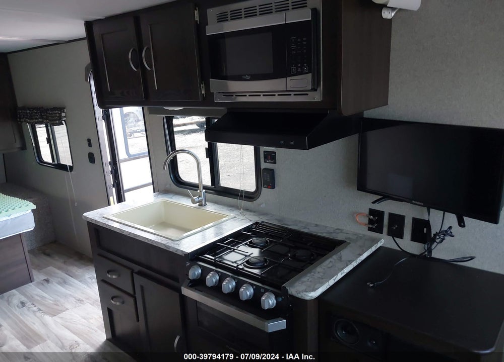 2018 KEYSTONE SUMMERLAND VIN: 4YDT20221J3155711