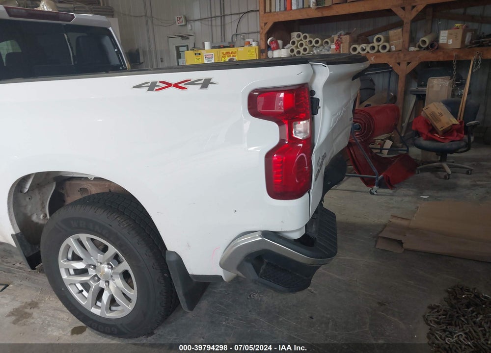 2021 CHEVROLET SILVERADO 1500 4WD STANDARD BED LT VIN: 1GCUYDED2MZ218181