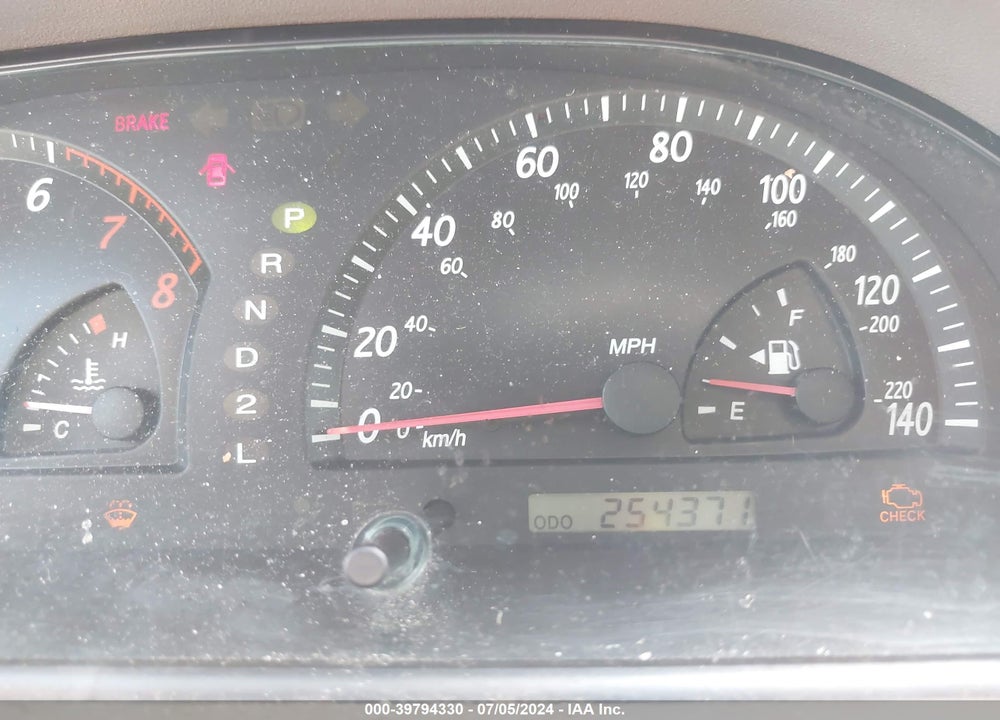 2003 TOYOTA CAMRY LE VIN: 4T1BE30K33U252184