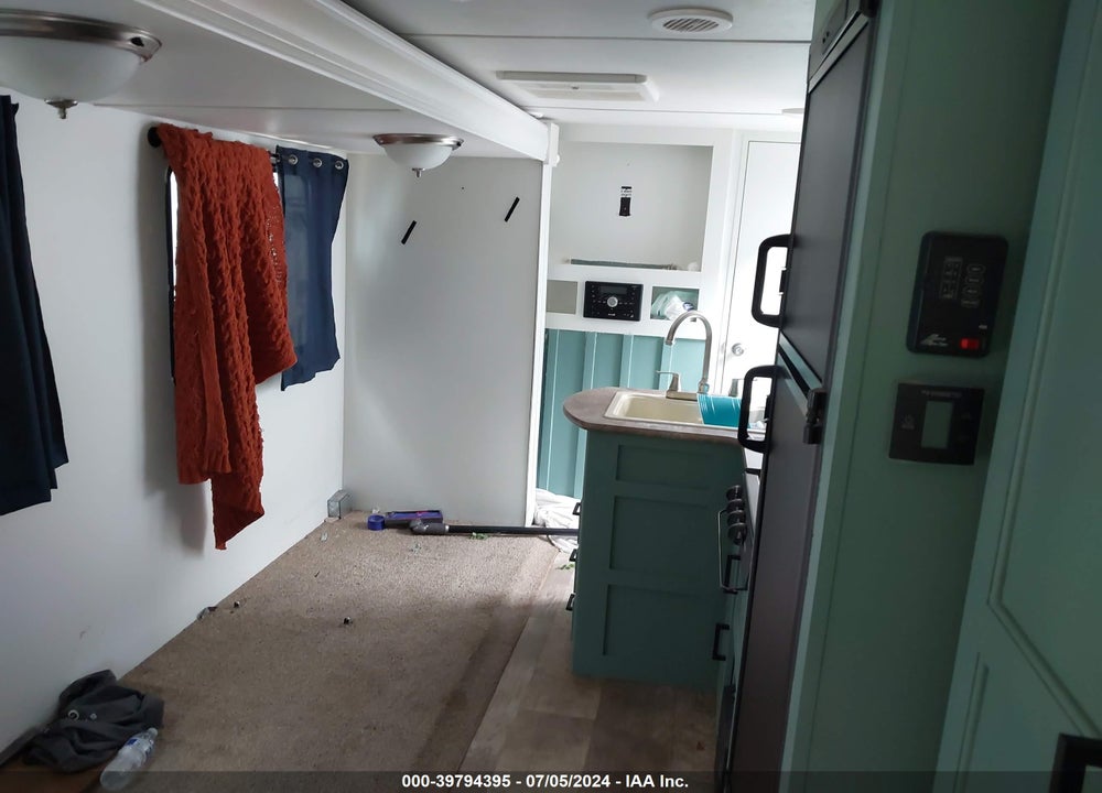 2018 GULFSTREAM 268BH VIN: 1NL1G3027J1129877