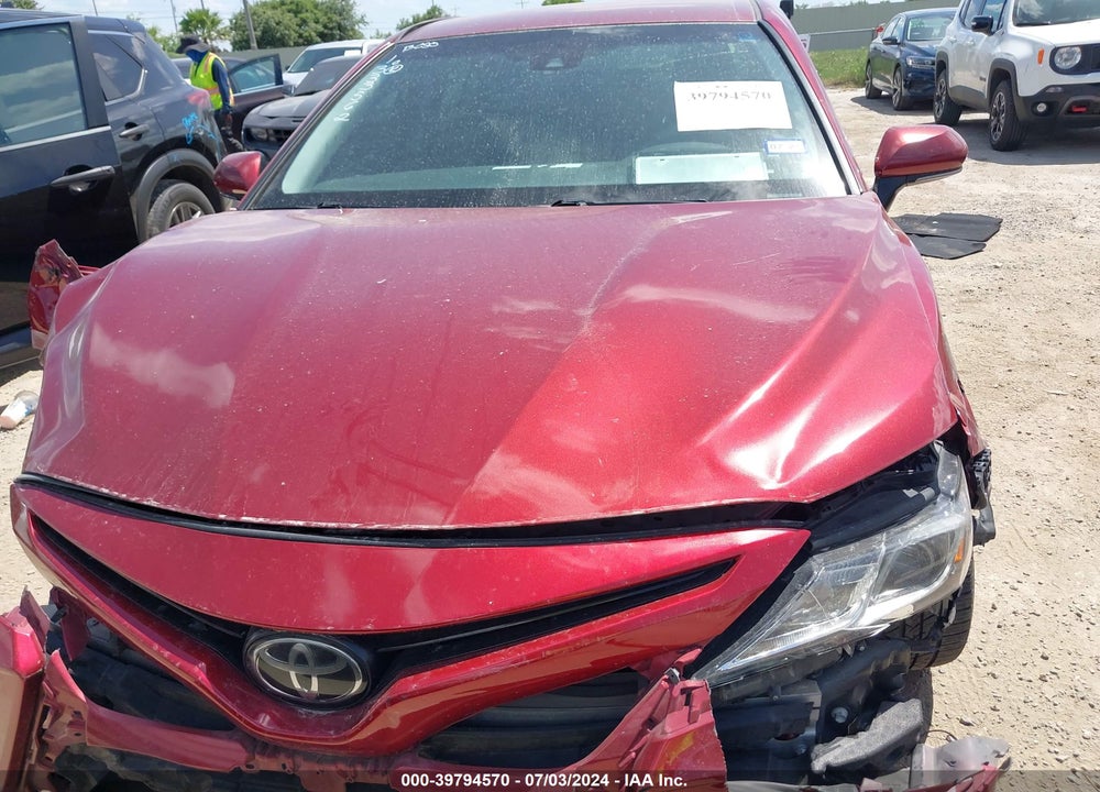 2018 TOYOTA CAMRY SE VIN: 4T1B11HK2JU646695