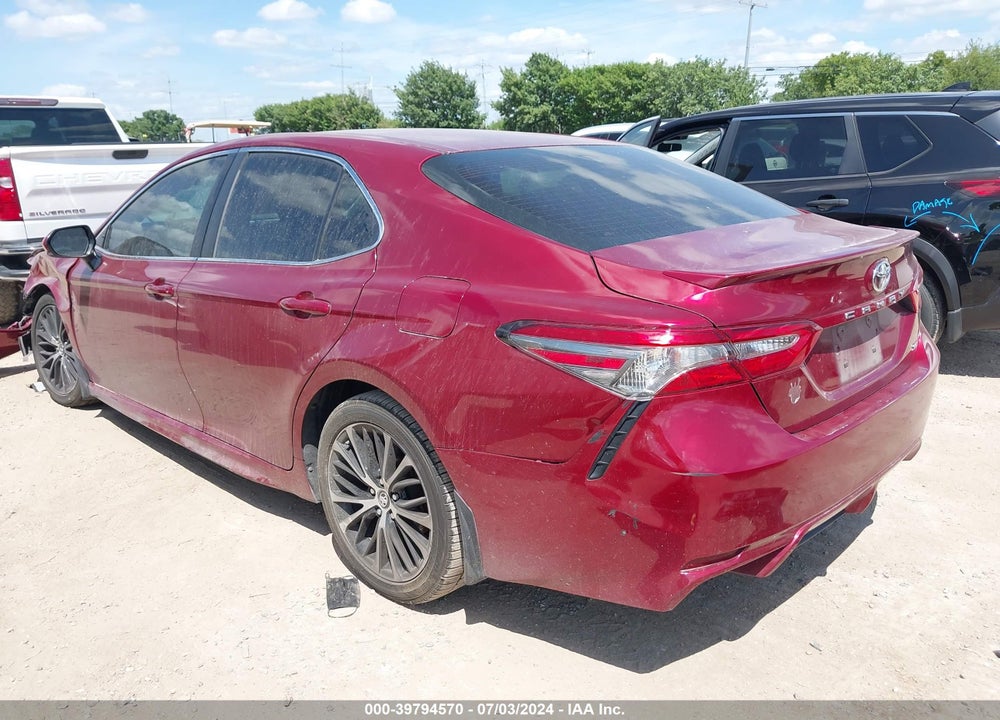2018 TOYOTA CAMRY SE VIN: 4T1B11HK2JU646695