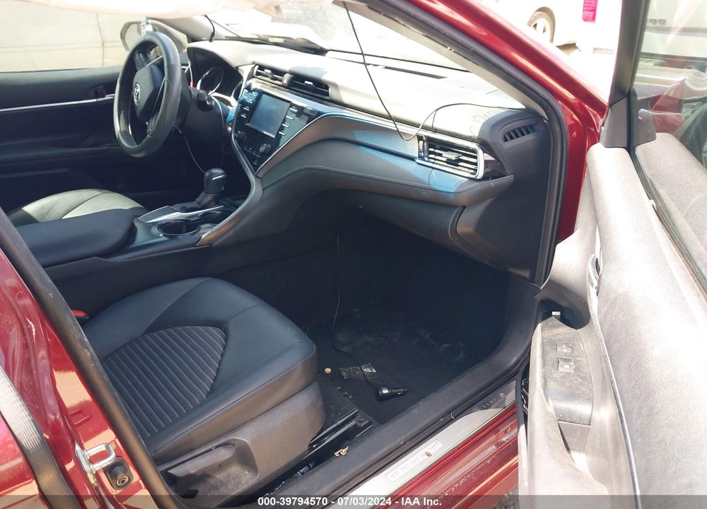 2018 TOYOTA CAMRY SE VIN: 4T1B11HK2JU646695