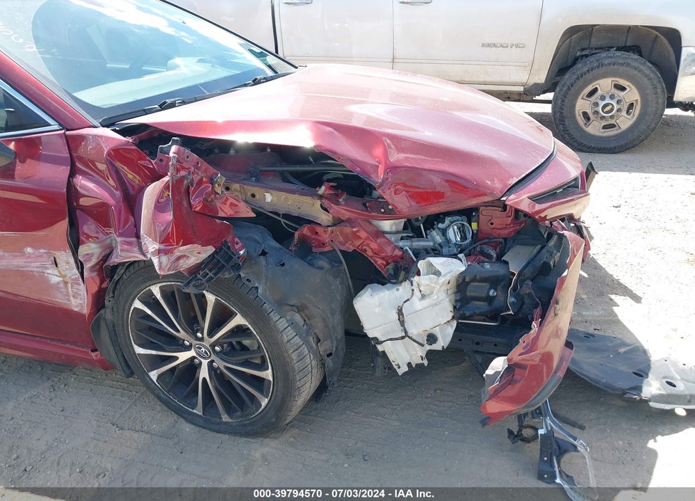 2018 TOYOTA CAMRY SE VIN: 4T1B11HK2JU646695