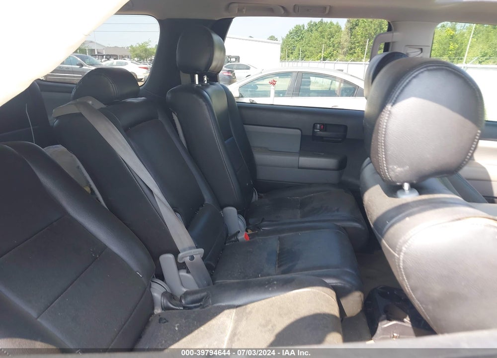 2011 TOYOTA SEQUOIA SR5 5.7L V8 VIN: 5TDZY5G1XBS032045