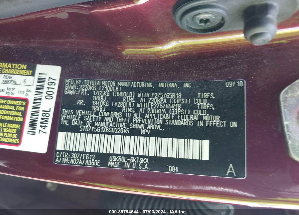 2011 TOYOTA SEQUOIA SR5 5.7L V8 VIN: 5TDZY5G1XBS032045