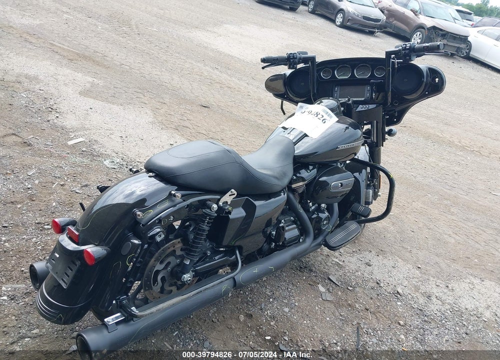 2018 HARLEY-DAVIDSON FLHXS STREET GLIDE SPECIAL VIN: 1HD1KRC12JB672685