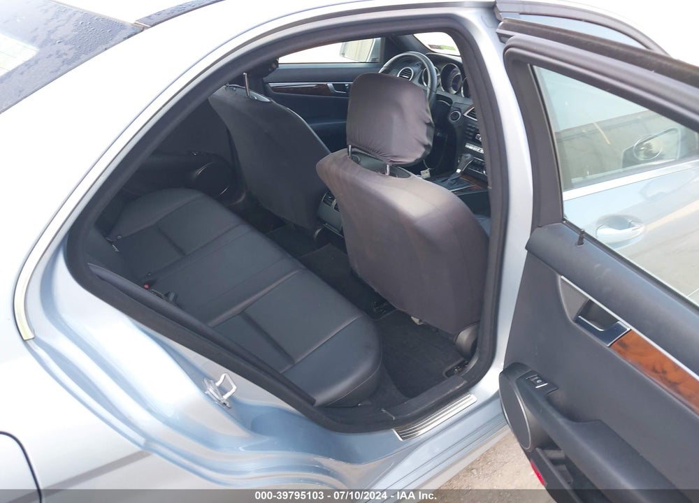 2013 MERCEDES-BENZ C 250 LUXURY/SPORT VIN: WDDGF4HB4DR257583