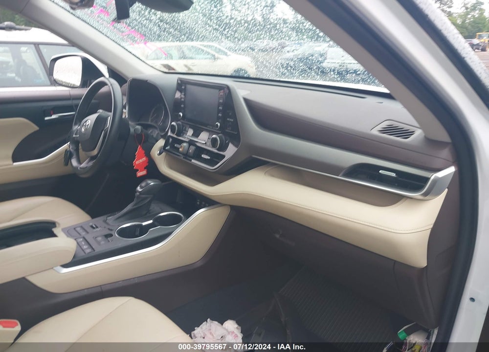 2022 TOYOTA HIGHLANDER XLE VIN: 5TDHZRBH2NS226741