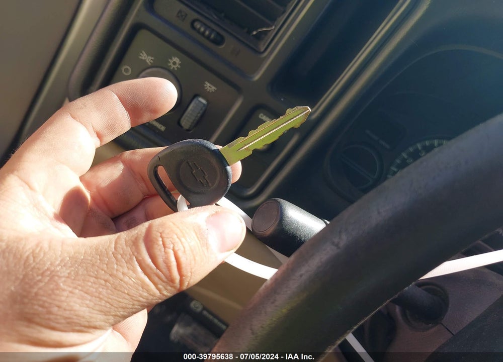 2001 CHEVROLET SILVERADO 1500 VIN: 1GCEK14V51Z141557