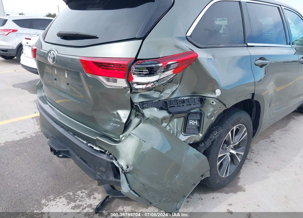 2018 TOYOTA HIGHLANDER LE VIN: 5TDBZRFH4JS874172
