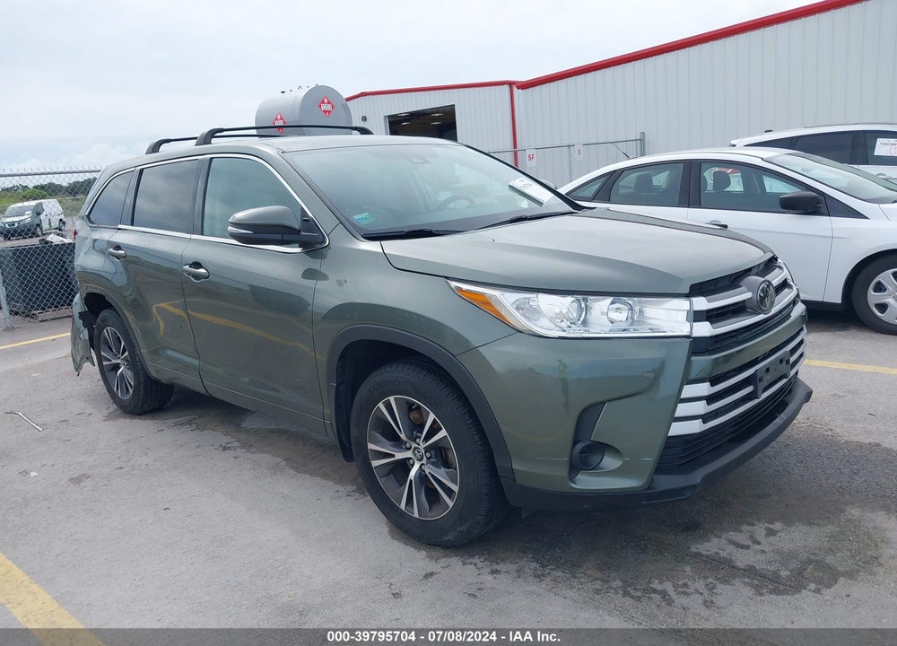 2018 TOYOTA HIGHLANDER LE VIN: 5TDBZRFH4JS874172