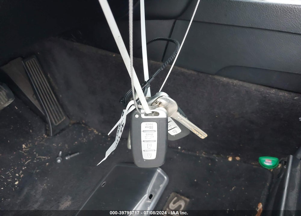 2009 HYUNDAI GENESIS 4.6 VIN: KMHGC46F09U068230