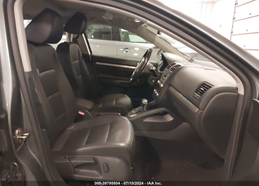 2010 VOLKSWAGEN JETTA LIMITED EDITION VIN: 3VWRX7AJ0AM165562