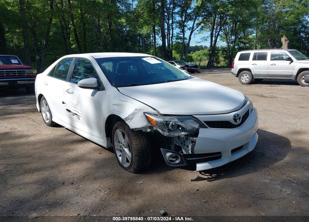 2013 TOYOTA CAMRY SE VIN: 4T1BF1FK5DU698637
