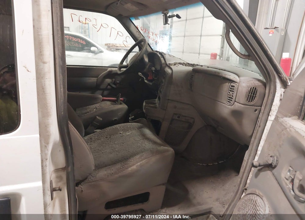 2003 GMC SAFARI STANDARD VIN: 1GTDL19X33B516652