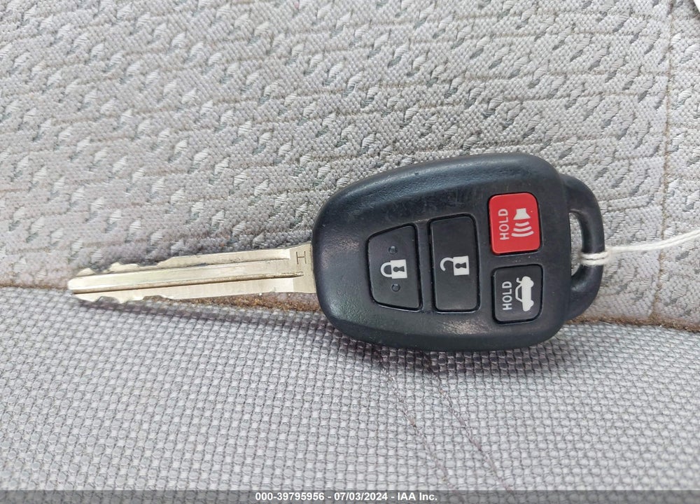 2017 TOYOTA CAMRY LE VIN: 4T1BF1FK5HU683349