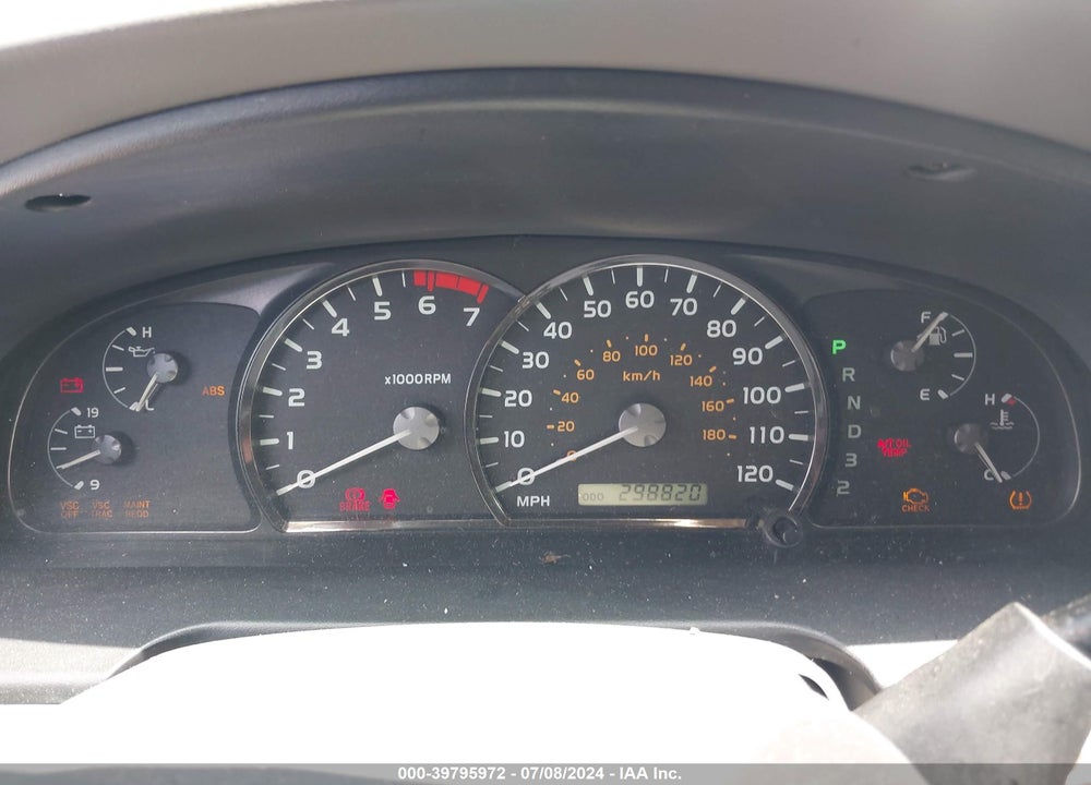 2005 TOYOTA SEQUOIA SR5 V8 VIN: 5TDBT44A25S253500